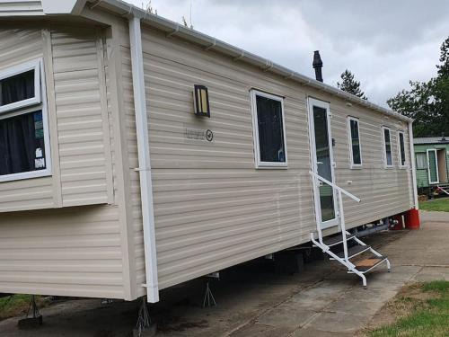 Great Houghton Apartment | Billing Aquadrome - Alberta Caravan 2 Bedroom Sleep 6