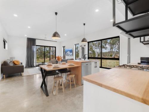 Hill Top House | Billy Button Retreat