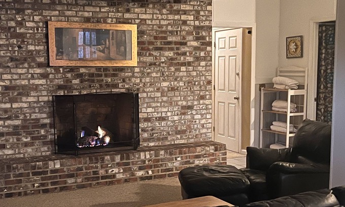 Oakley Apartment | Biltmore Getaway Apartment