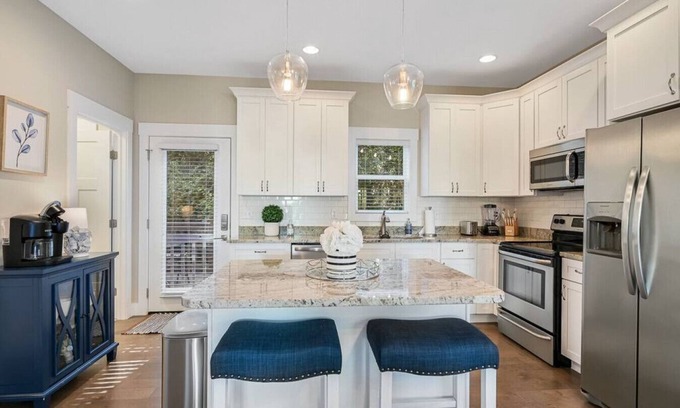 Oakley House | Biltmore Mountain Retreat Minutes from the Village