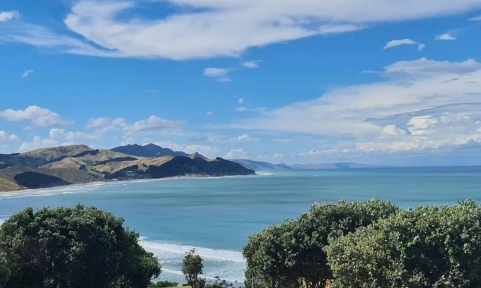 Castlepoint House | Biltonnz Bach