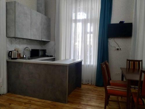 Sololaki Apartment | Bina qiqodze12