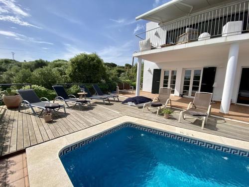 Cala Llonga Villa | Bini Moxonia Villa de lujo con Vistas al mar, piscina, barbacoa Espectacular Jardín