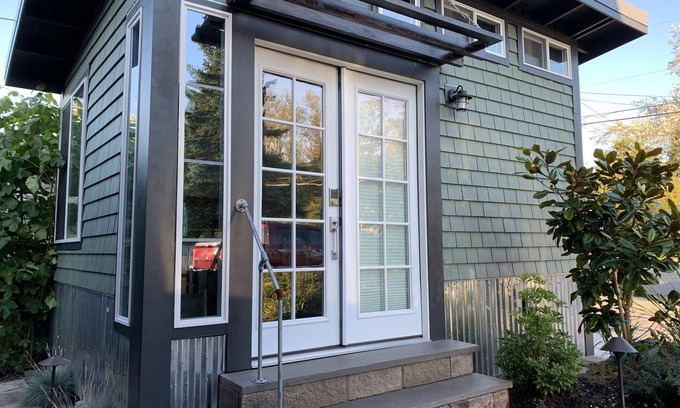 Birch Bay Ski Chalet | Birch Bay Beach Cabana - a tiny oasis close to everything at the Bay. Pets OK