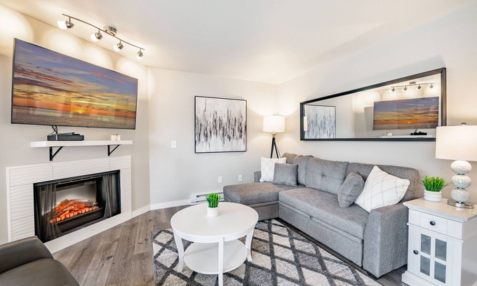 Birch Bay Condo | Birch Bay Condo w Hot Tub and Cozy Patio - 108