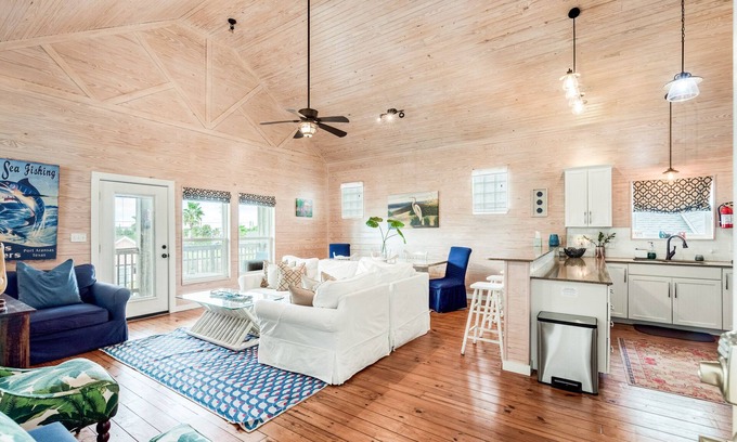 Port Aransas House | Bird in Paradise