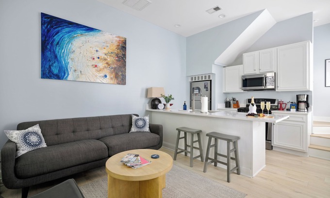 North Charleston House | Bird Song : Recently Renovated in Mixson!