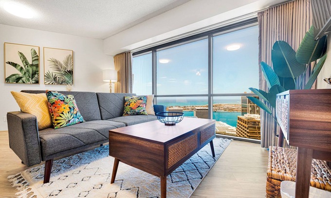 Downtown Honolulu Condo | Bishop Suites @ Executive Centre, Ocean View Suite #3903, Heart of Honolulu