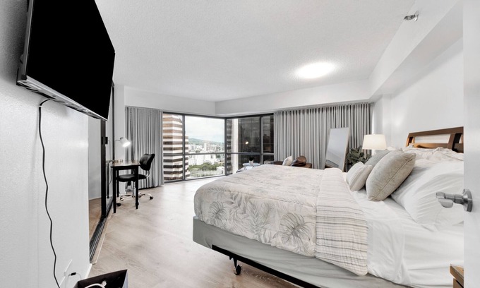 Downtown Honolulu Condo | Bishop Suites @ Executive Centre, Mountain View Suite #3709, Downtown Honolulu