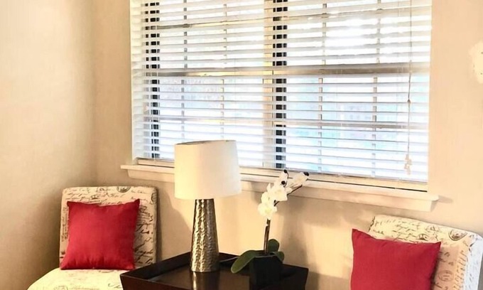 North Little Rock House | Biz Travelers Feel At Home Pets Welcome Big Yard