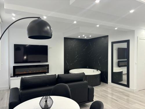 Castro Urdiales Apartment | Black and White Suite Cervantes