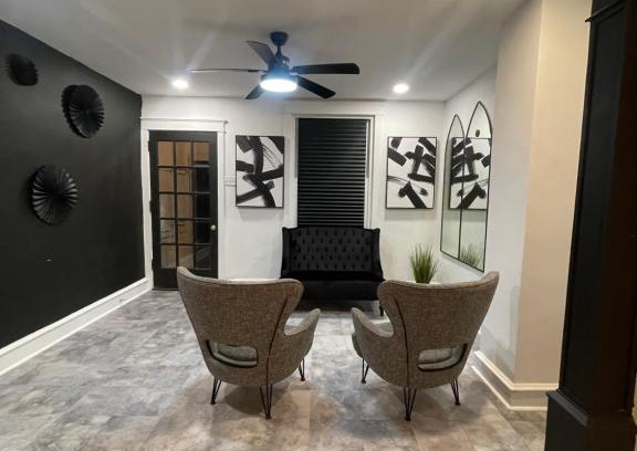 Primos Secane House | Black and White