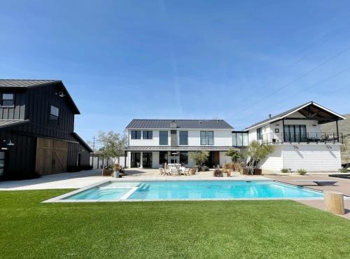 San Luis Obispo House | Black Barn Ranch 25 Acres Wpool Near Downtown