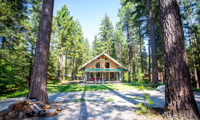 Ardenvoir Cabin | Black Bear Cabin central location to all Leavenworth's outdoor activities.