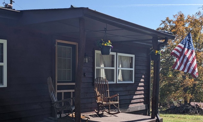 West Jefferson House | Black Bear Retreat Near West Jeff