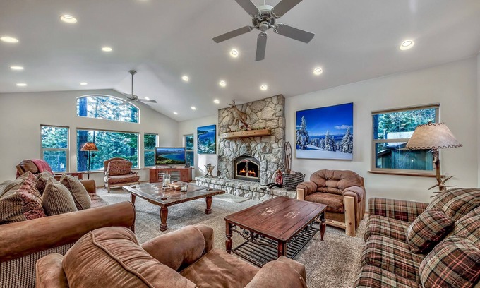Montgomery Estates House | Black Bear Villa - large 4 BR, 4 BA, hot tub, incredible game room for kids