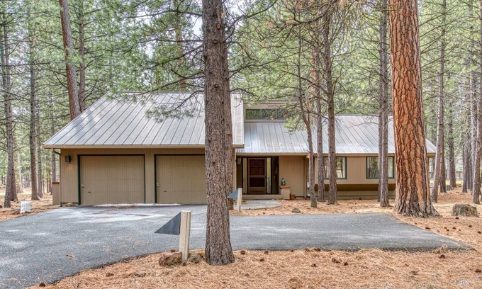 Black Butte Ranch House | Black Butte Ranch Glaze Meadow 341