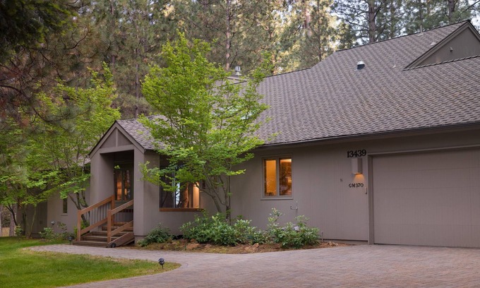 Black Butte Ranch House | Black Butte Ranch Glaze Meadow 370