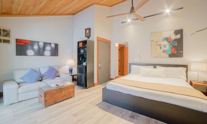 Black Butte Ranch Apartment | Black Butte Ranch Lodge Room 006