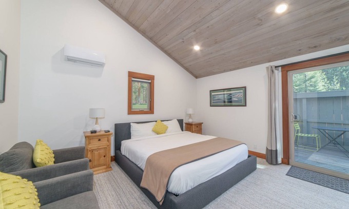 Black Butte Ranch Apartment | Black Butte Ranch Lodge Room 019