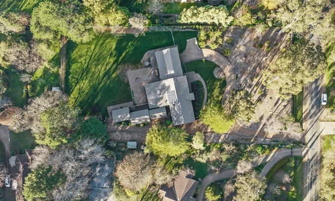 Burradoo House | Black Cockatoo, Burradoo
