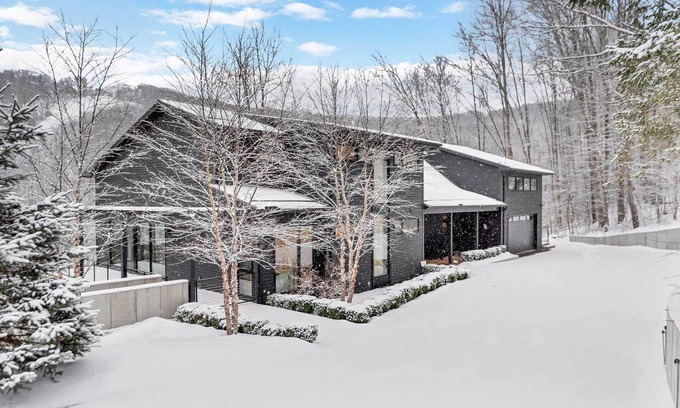 Ellicottville House | Black Diamond- One of Kind Spectacular Ski-in-Ski-Out House Overlooking Slopes