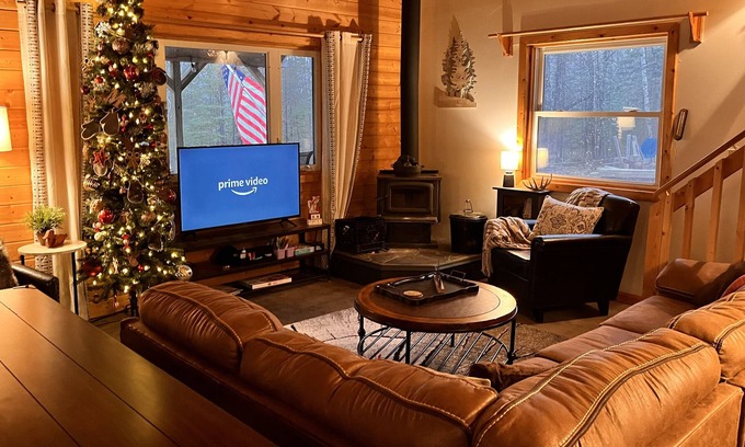 Mason Cabin | Black Dog Retreat - Northwoods Cabin