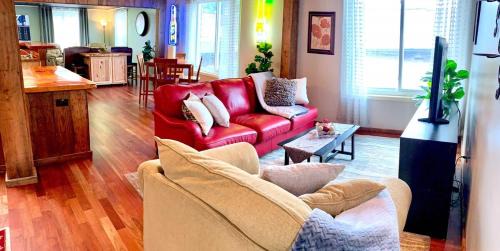 West Jefferson Apartment | Black Jacks Downtown Loft