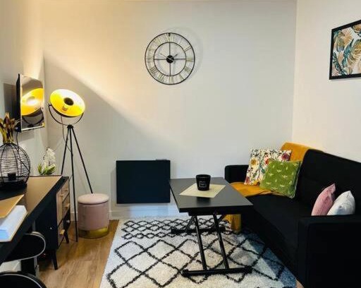 Henriville Apartment | Black Pearl V