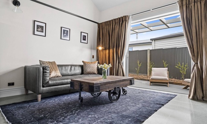 Twizel House | Black Stilt Cottage, Luxury Stay in Twizel