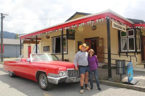 Blackball Hotel | Blackball's Inn & 08 Cafe