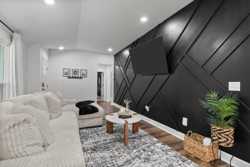 Clarksville House | Blackwood Ridge By Bertin - 1221 Beverly Hills Dr