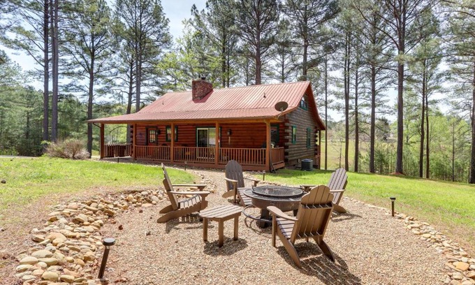 Blairsville House | Blairsville Cabin in the Pines 1 Mi to Lake