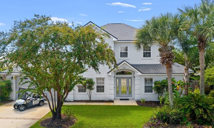 Avalon Beach Estates House | Blanc Bao | Private Beach | Golf Cart | Tennis | Heated Pool