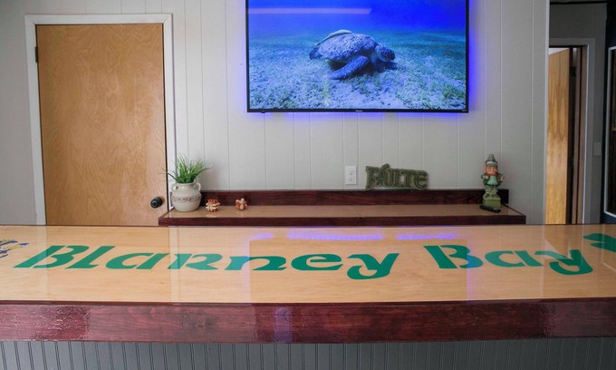 Dundee House | Blarney Bay on Waneta Lake