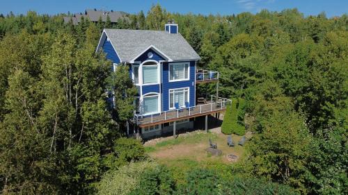 Petite-Riviere-Saint-Francois Ski Chalet | Bleuzen chalet entier