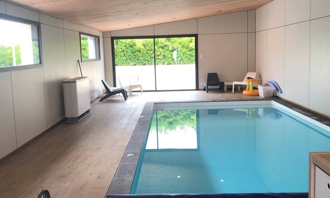 Guisseny House | Bleuniou gîte with pool access (6 to 10 people). 2 minutes' walk from the beach.