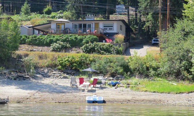 Blind Bay House | BLIND BAY BEACH HOUSE - Front Row Lake Views and Steps Away From the Water!