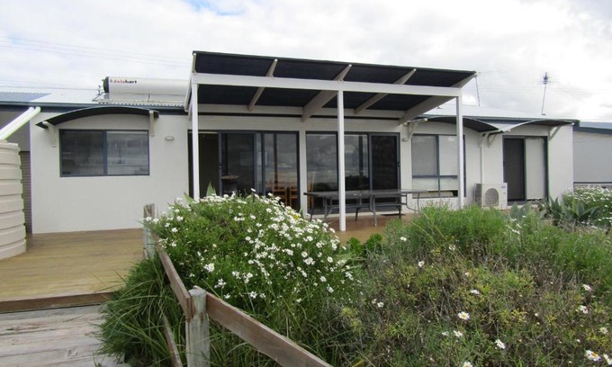 Melville House | Bliss - Beachfront Sultana Point -