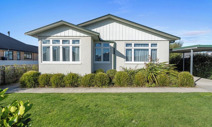 Blenheim House | Bliss on Barratt - Blenheim Holiday Home