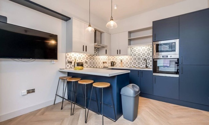 Belfast City Centre Apartment | Bliss Stay Belfast: University Street - LUXURY apartment