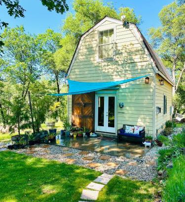 Iowa Hill Apartment | Blissful Acres hilltop cottage