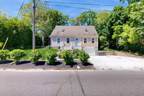 Oak Bluffs House | Blissful Island Haven