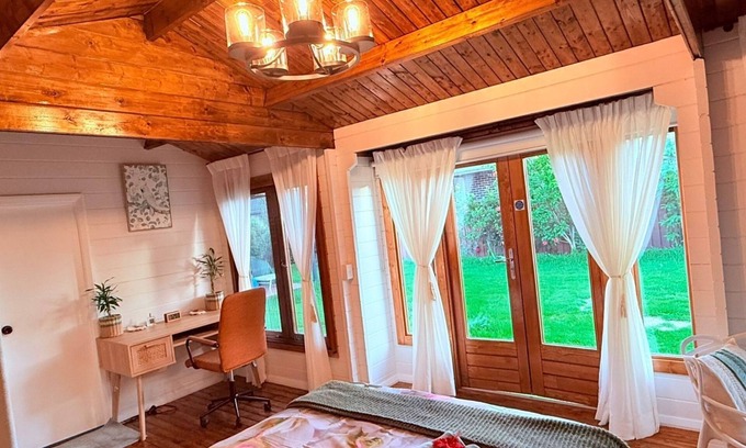 Wentworthville Cabin | Blissful Wooden Haven entire place is yours, 5 mins drive/train from Parramatta