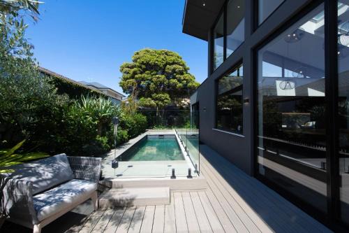 Hampton House | 'Block' out some time at this Luxury Villa