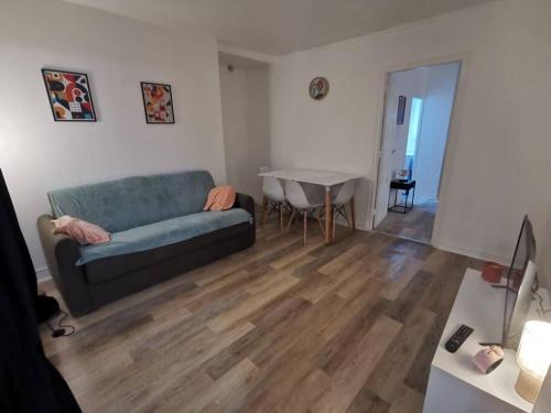 Sens Apartment | Bloody Mary