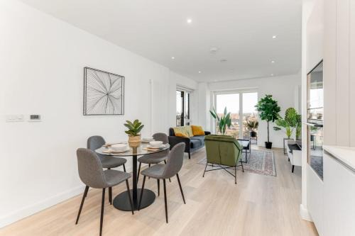 Docklands Apartment | Bloom of Luxury