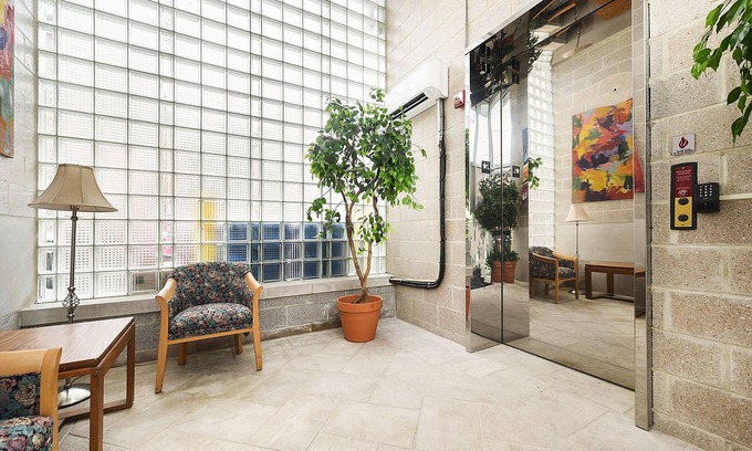 Bloomfield Apartment | ♥Bloomfield Oasis ~ 5★Loc ♥West Penn H~ ♛~Parking~Elevator~WiFi~Parking