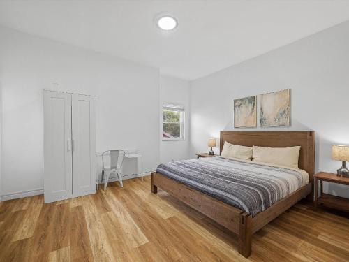 Bloomfield House | Bloomfield, Shadyside !A Modern and Bright Private Bedroom with Shared Bathroom