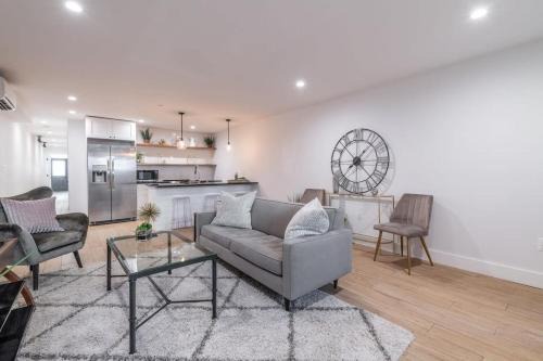 Bloomingdale Apartment | Bloomingdale Beauty - Sleeps 4 in Style